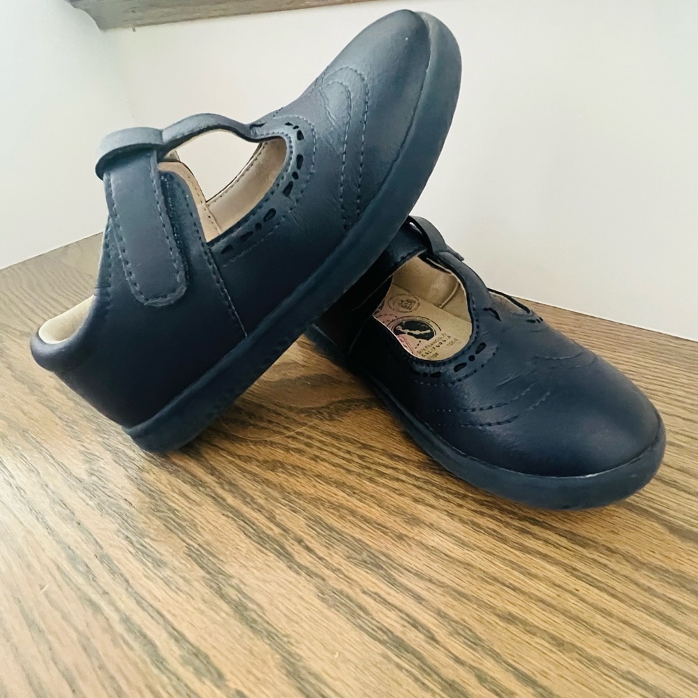Navy livie &luca shoe size 9. Excellent condition